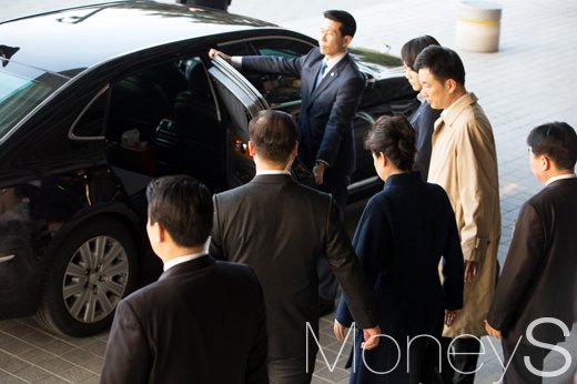 [머니S포토] 역대 가장 긴 조사 박근혜 전 대통령, 대부분 혐의 부인