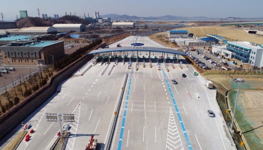 제2외곽순환도로 인천-김포 구간이 23일 개통됐다. 사진은 남청라IC. /사진=인천김포고속도로주식회사