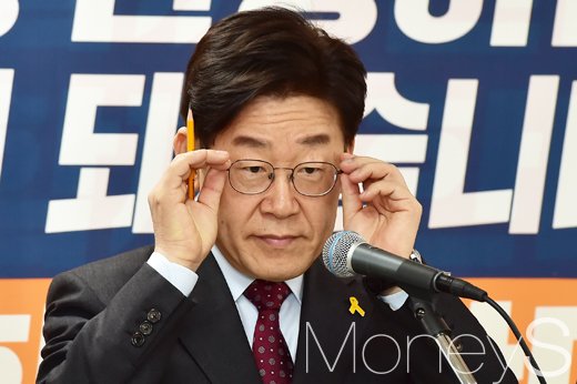 박근혜 전 대통령 구속영장 청구. 당연한 결정. 사필귀정. 사진은 이재명 성남시장. /사진=임한별 기자