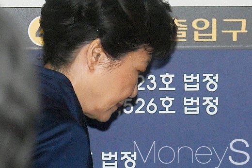 박근혜 구속 후 첫 조사. 사진은 박근혜 전 대통령. /사진=사진공동취재단