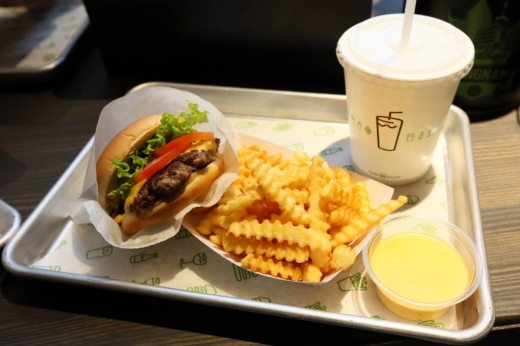 미국 프리미엄 버거 브랜드 쉐이크쉑(Shake Shack)/사진=머니투데이DB @머니S MNB, 식품 유통 · 프랜차이즈 외식 & 유망 창업아이템의 모든 것