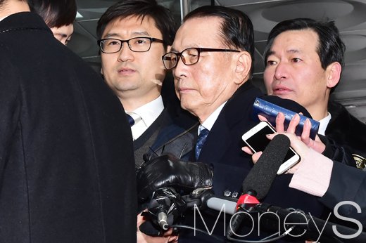[속보] 김기춘·조윤선 첫 재판 시작… '블랙리스트' 관련 혐의