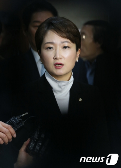 이언주 의원. 이언주 민주당 탈당. 이언주 더불어민주당 의원이 오늘(6일) 서울 여의도 국회 정론관에서 더불어민주당 탈당 기자회견을 하고 있다. /사진=뉴스1