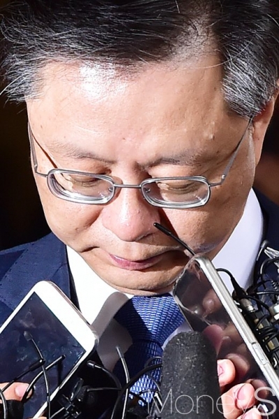 우병우 검찰 출석. 우병우 전 청와대 민정수석이 오늘(6일) 서울 서초구 서울중앙지방검찰청에 피의자 신분으로 재소환됐다. /사진=임한별 기자