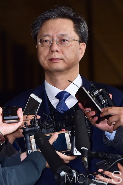 우병우 검찰 출석. 우병우 전 청와대 민정수석이 오늘(6일) 서울 서초구 서울중앙지방검찰청에 피의자 신분으로 재소환됐다. /사진=임한별 기자