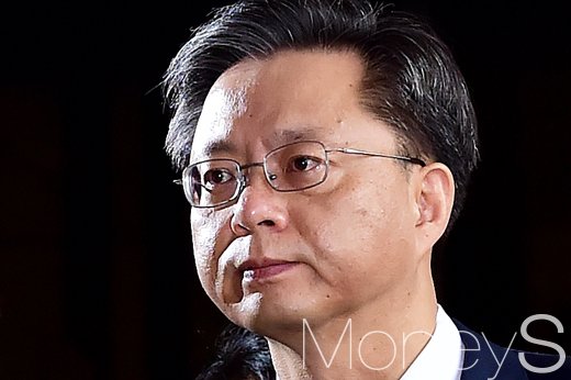 우병우 검찰 출석. 우병우 전 청와대 민정수석이 오늘(6일) 서울 서초구 서울중앙지방검찰청에 피의자 신분으로 재소환됐다. /사진=임한별 기자