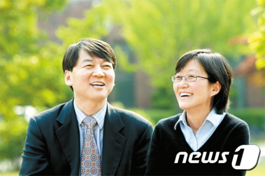 안철수 부인. 안철수 부인 위안부. 사진은 안철수 국민의당 후보(왼쪽), 부인 김미경 서울대학교 교수. /사진=뉴시스(안철수 국민의당 후보 캠프 제공)