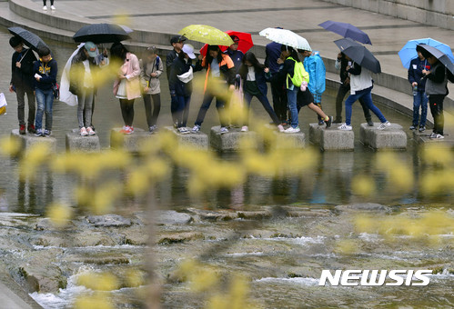 내일&주말 날씨예보] 전국 오전까지 비 최대 10㎜, 우산 꼭… 미세먼지 '한때 나쁨' - 머니S