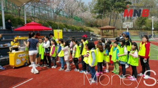 ▲ 전국지역아동센터연합회와 함께 아이들을 초청해 즐거운 행사를 진행됐다. (사진=강동완 기자)