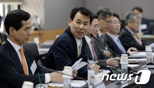정은보 금융위원회 부위원장이 20일 오후 서울 세종로 정부서울청사에서 열린 가계부채 동향 점검회의에서 모두발언을 하고 있다./사진=뉴스1