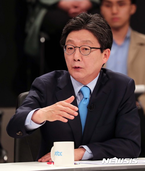 유승민 바른정당 대선후보가 25일 JTBC 주관으로 열린 후보자 초청 토론회에서 발언하고 있다. /사진=국회사진기자단