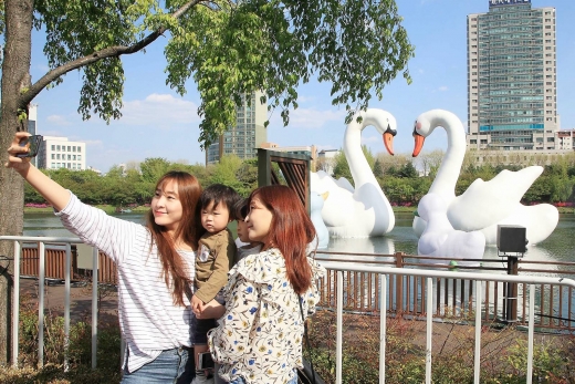'5월 황금연휴' 롯데월드타워, 볼거리·즐길거리 풍성