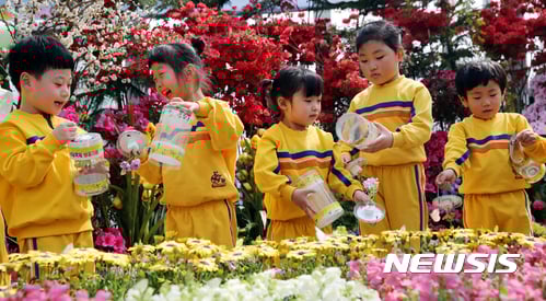 함평 나비축제. 지난 27일 전남 함평엑스포공원 나비생태관에서 제19회 함평 나비대축제 성공을 기원하는 나비 날리기 행사가 열렸다. /사진=뉴시스