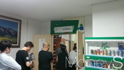 [르포] 점심 먹고 줄 섰더니 헉… 대선 사전투표 해봤습니다