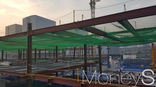한국건설산업연구원이 ‘중소건설업 지원·육성책’이 제고돼야 한다는 내용의 보고서를 발간했다. 사진은 판교의 한 공사현장. /사진=김창성 기자