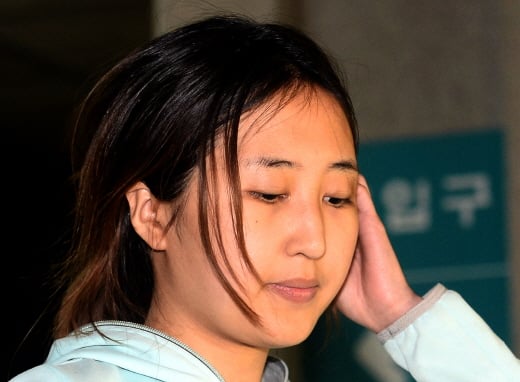 구속영장이 기각된 최순실 씨의 딸 정유라 씨가 3일 오전 서울 서초구 서울중앙지검을 나와 귀가하고 있다. /사진=뉴시스 DB