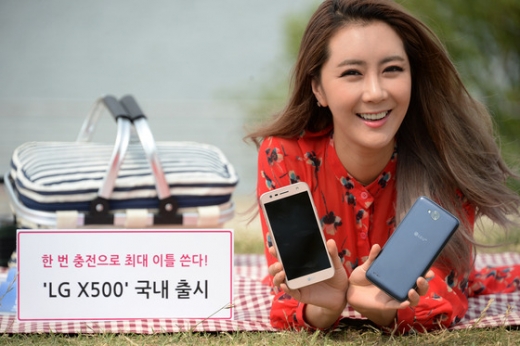 LG전자가 국내 출시 스마트폰 중 역대 최대 배터리 용량을 자랑하는 실속형 스마트폰 ‘LG X500’을 이동통신 3사를 통해 9일 출시한다. /사진=LG전자