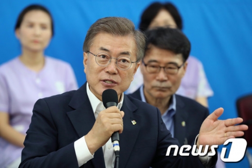 정부조직 개편을 위한 당정청 회의가 5일 오전 열릴 계획이다. 사진은 문재인 대통령. /자료사진=뉴스1