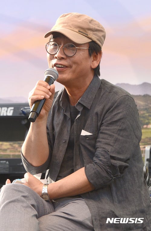 8일 저녁 방송된 썰전에서 유시민 전 보건복지부 장관이 강경회 외교부장관 후보자에 대해 비판적인 의견을 내놨다. /자료사진=뉴시스