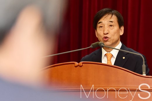 [머니S포토] 이주열 한은 총재, 
