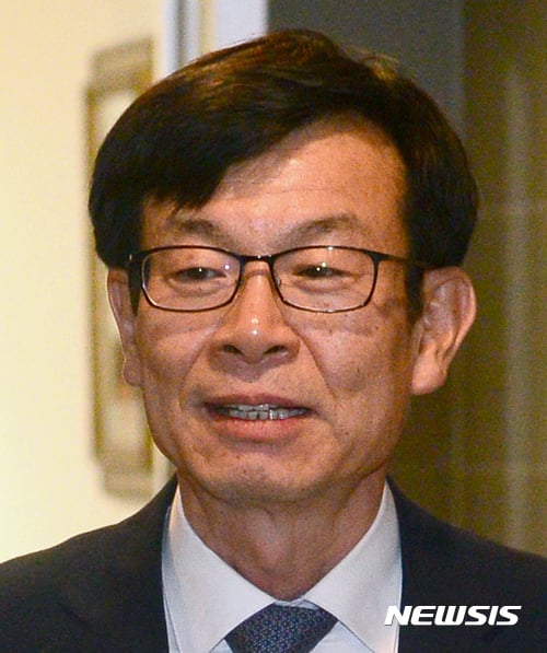 문재인 대통령이 13일 김상조 공정거래위원장 후보자를 공식 임명했다. /사진=뉴시스