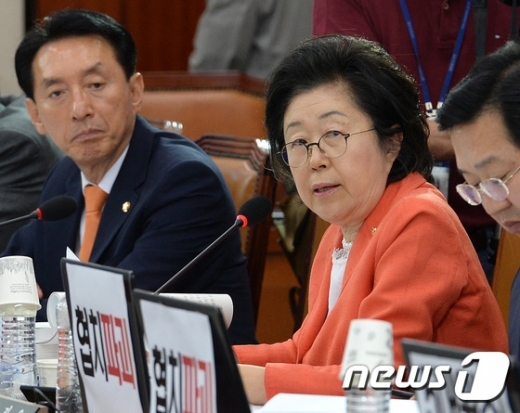이은재 국회의원(자유한국당)이 14일 국회 교육문화체육관광위원회에서 열린 도종환 문화체육관광부 장관 후보자 인사 청문회에서 질의를 하고 있다. /사진=뉴스1