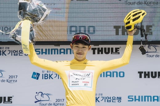 2구간 경기 후 개인종합 선두로 올라선 민경호가 옐로저지를 입었다. /사진제공=국민체육진흥공단