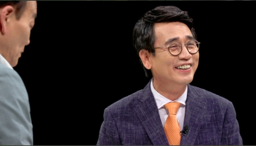 썰전에서 유시민 작가가 강경화 외교부장관 후보자에 대해 내놨던 비판에 대한 입장을 전했다. /사진=JTBC 제공