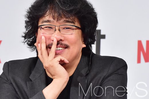 손석희 앵커가 봉준호 감독과 15일 저녁 방송된 JTBC 뉴스룸 문화초대석에서 인터뷰를 가졌다. /자료사진=임한별 기자