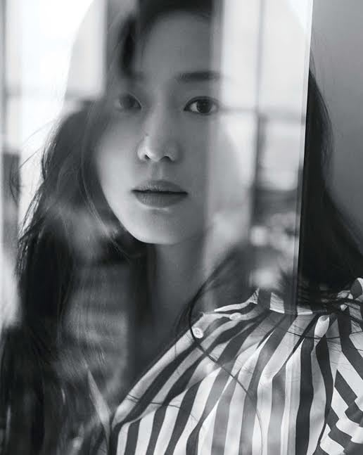 전지현, 그녀만의 고혹적인 아름다움에 빠져들다