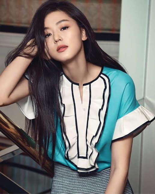 전지현, 그녀만의 고혹적인 아름다움에 빠져들다
