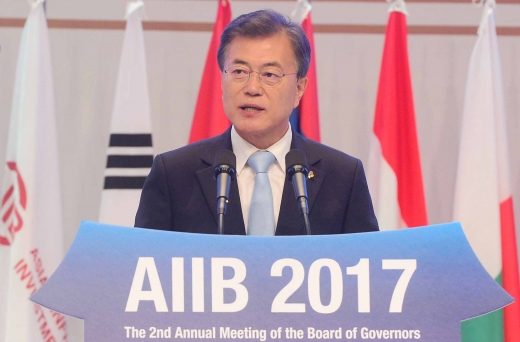 文대통령 인프라 투자. AIIB 연차총회. 문재인 대통령이 16일 제주 서귀포시 제주국제컨벤션센터에서 열린 제2회 아시아인프라투자은행(AIIB) 연차총회 개회식에서 축사를 하고 있다. /사진=뉴시스