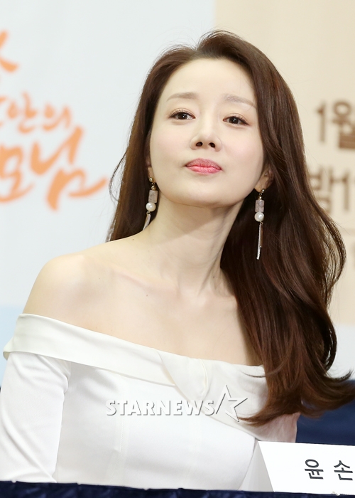 윤손하 아들 논란 해명. 사진은 배우 윤손하. /자료사진=스타뉴스