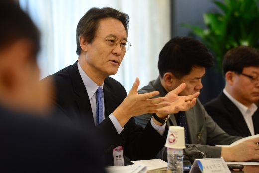 국방개혁. 이수훈 국정기획위 외교안보분과 위원장이 지난달 26일 서울 종로구 금융감독원 연수원에서 열린 통일부 업무보고에서 모두발언을 하고 있다. /사진=뉴시스