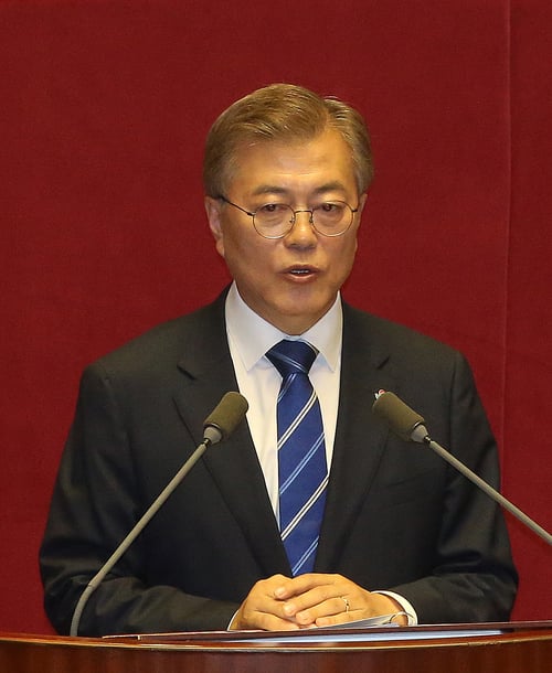 문재인 대통령이 오토 웜비어 사망과 관련 유족들에 조전을 보낼 예정이다. /자료사진=뉴시스