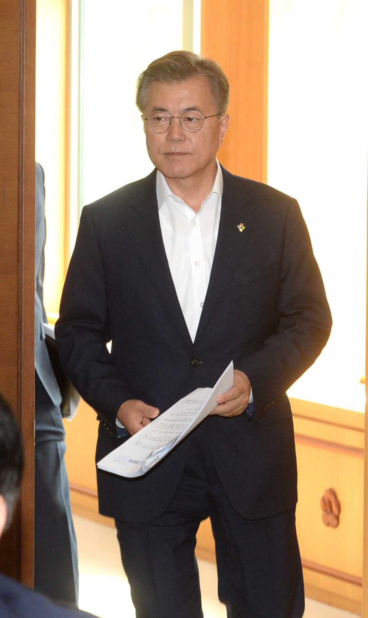 일자리위원회. 문재인 대통령이 지난 8일 수석보좌관회의를 주재하기 위해 청와대 여민관 소회의실로 입장하고 있다. /사진=뉴시스
