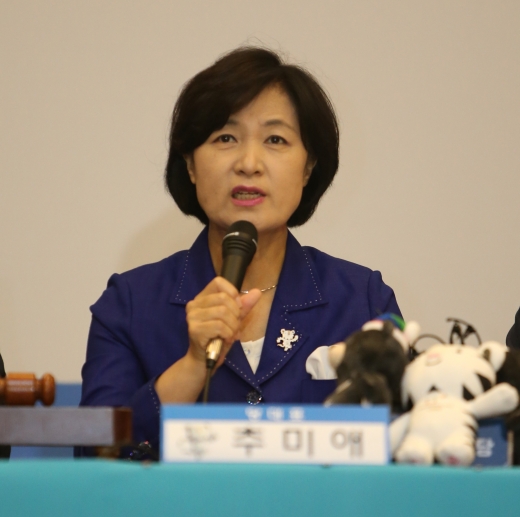 추미애 더불어민주당 대표가 23일 강원도 평창에서 열린 최고위원회의 모두발언을 통해 자유한국당으로 5행시를 지어 눈길을 끌었다. /사진=뉴시스