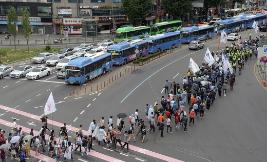전국철도노동조합이 24일 결의대회를 열고 해직 노동조합원의 조속한 복직과 철도의 공공성 강화를 요구하고 나섰다. /사진=뉴스1