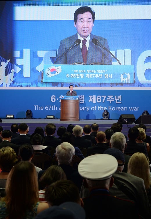 6.25 전쟁 67주년. 이낙연 국무총리가 25일 오전 서울 잠실실내체육관에서 열린 '6.25전쟁 67주년 행사'에서 기념사를 하고 있다. /사진=뉴스1 최동준 기자
