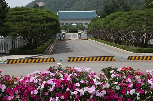 청와대 앞길 개방. 청와대가 오는 26일부터 청와대 앞길을 24시간 민간에 개방한다. /사진=뉴스1 송원영 기자