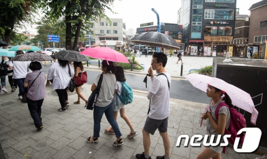 26일 전국 곳곳에 비가 오는 가운데 강수량 편차가 클 것으로 보인다. /사진=뉴스1