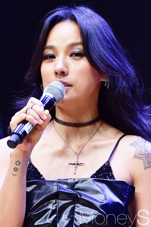 [머니S포토] 4년만에 공식 인사말 전하는 이효리