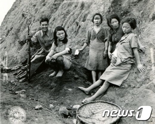 1944년 9월 미군이 촬영한 중국 송산지역 위안부 포로 사진자료. 이번에 발굴된 영상자료 속 인물들과 외모 차림새 등이 일치한다. /사진=서울시 제공