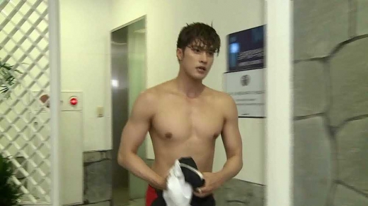 '나혼자 산다' 성훈, 인어왕자 방불케 하는 수영복 자태… '여심강탈'