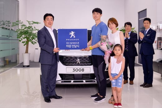 푸조 프리미엄 딜리버리 존 New 푸조 3008 SUV 전달식 /사진=한불모터스 제공