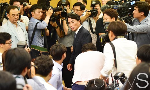 [머니S포토] 이장한 5분만에 사과문 발표, 질의응답도 없었다