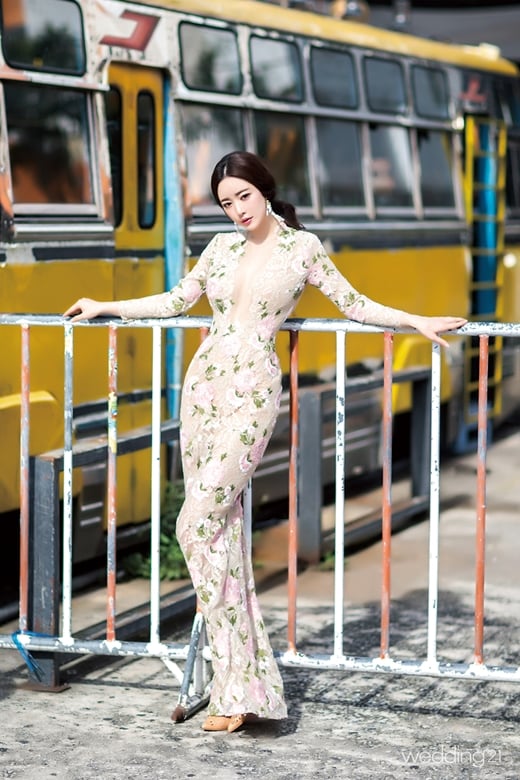 홍수아, 새하얀 피부+가녀린 어깨선… 