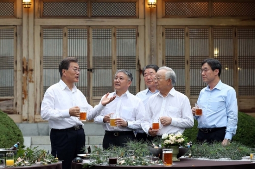   27 ûʹ 翡  ֿ ΰ ȣ ÿ Կ ѱ ȸ(  °),  LG ȸ, հ CJ ȸ, ǿ  ȸ ȭ  ִ./=1 ̱ȣ 