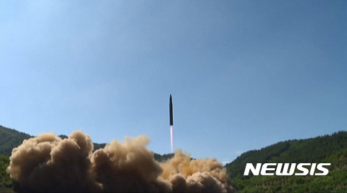'러시아' 'ICBM'. 사진은 북한 '화성-14' 시험발사 장면. /사진=뉴시스 (조선중앙TV 캡처)