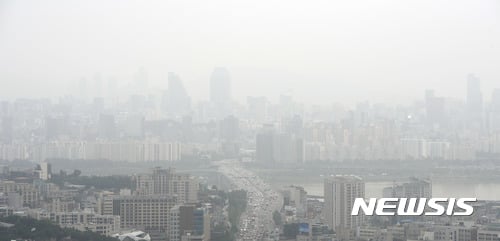 [이번주 날씨] 오늘 전국 흐리고 비… 주중 구름 많고 '무더위'